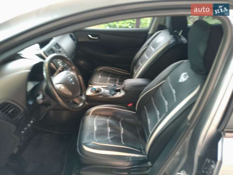 Хэтчбек Nissan Leaf 2015 в Днепре