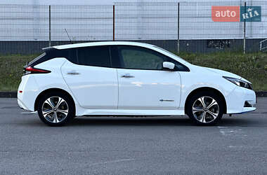 Хэтчбек Nissan Leaf 2020 в 