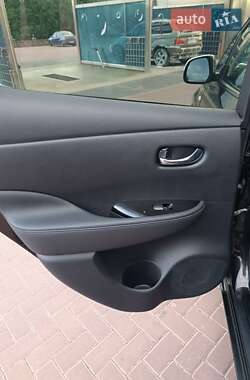 Хэтчбек Nissan Leaf 2015 в 