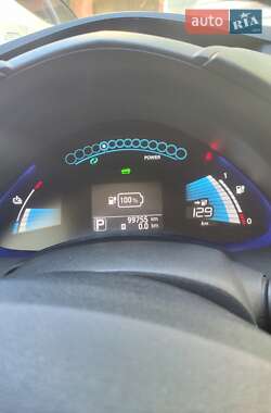 Хэтчбек Nissan Leaf 2013 в 