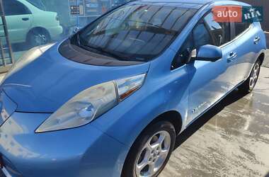Хэтчбек Nissan Leaf 2013 в 