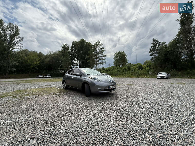 Хэтчбек Nissan Leaf 2015 в Киеве