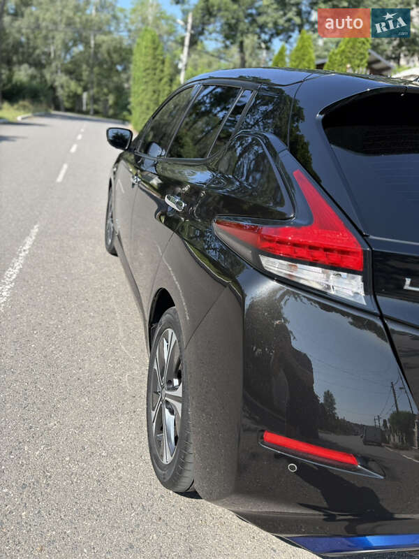 Хэтчбек Nissan Leaf 2018 в Черновцах