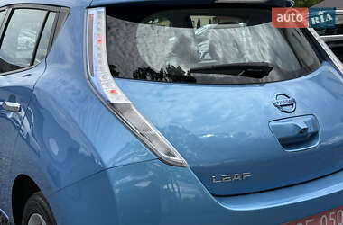Хэтчбек Nissan Leaf 2012 в 