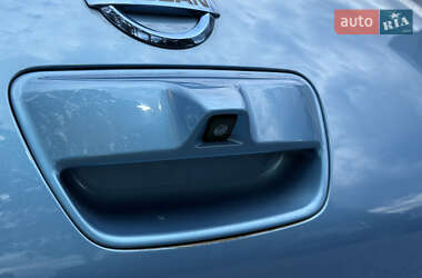 Хэтчбек Nissan Leaf 2012 в 
