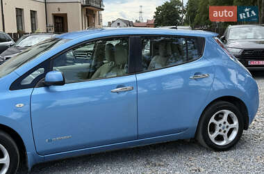 Хэтчбек Nissan Leaf 2012 в 
