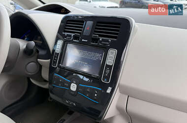 Хэтчбек Nissan Leaf 2012 в 
