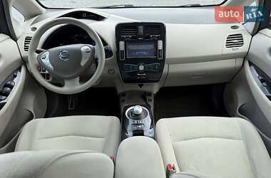 Хэтчбек Nissan Leaf 2012 в 