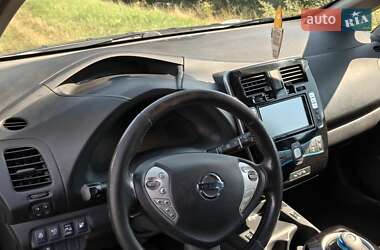 Хэтчбек Nissan Leaf 2015 в 