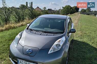 Хэтчбек Nissan Leaf 2015 в 