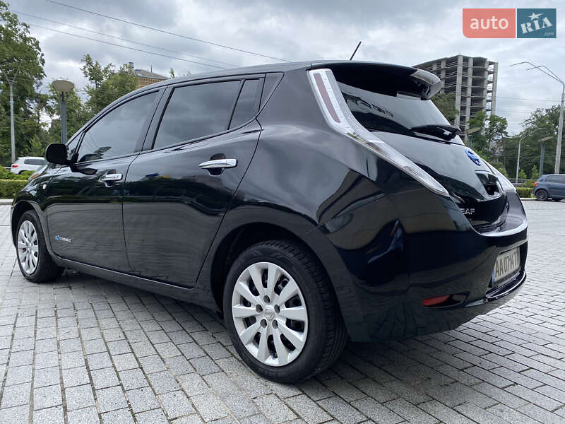 Хетчбек Nissan Leaf 2015 в Києві