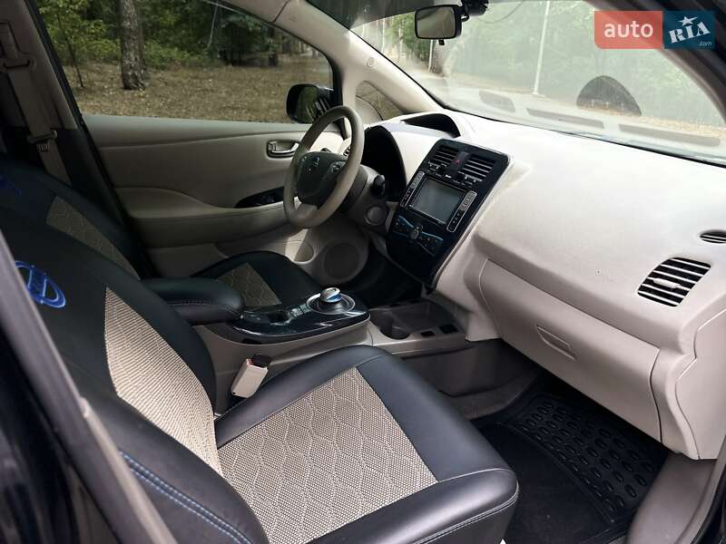 Хетчбек Nissan Leaf 2011 в Києві фото 19 Хетчбек Nissan Leaf 2011 в Києві