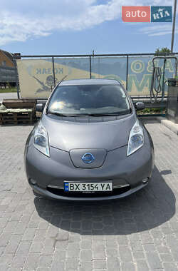 Хэтчбек Nissan Leaf 2013 в 