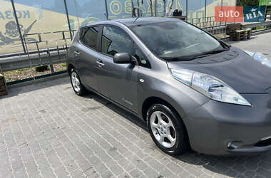 Хэтчбек Nissan Leaf 2013 в 