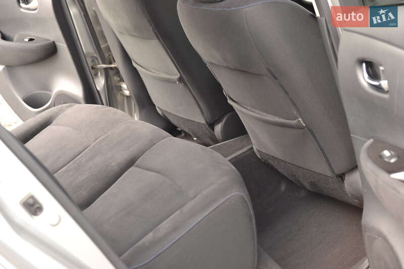 Хэтчбек Nissan Leaf 2015 в Луцке