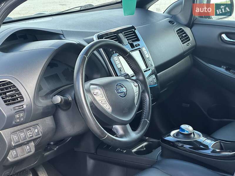Хэтчбек Nissan Leaf 2013 в Львове