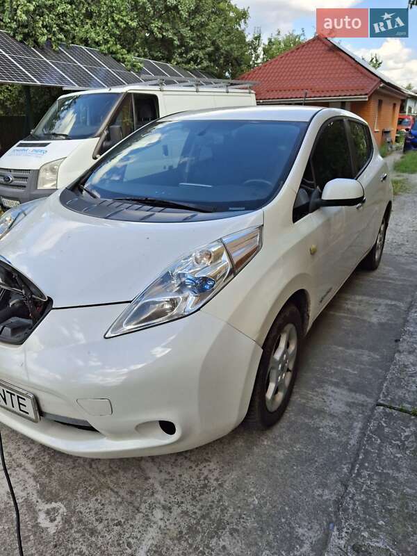 Хетчбек Nissan Leaf 2013 в Києві