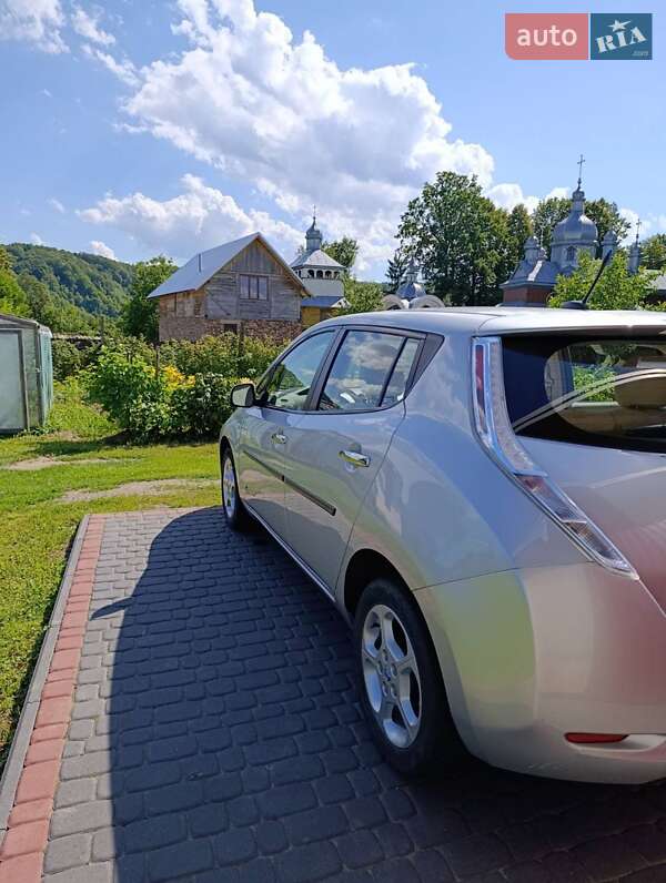 Хэтчбек Nissan Leaf 2011 в Коломые