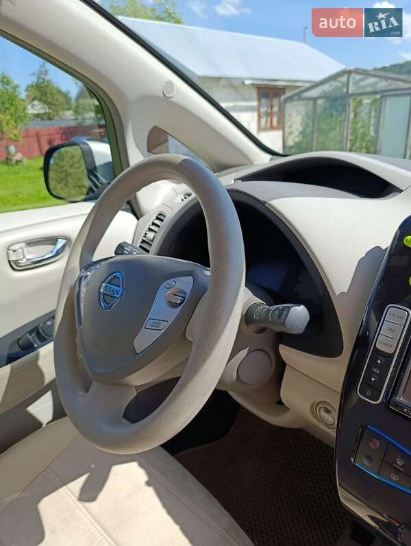 Хэтчбек Nissan Leaf 2011 в Коломые