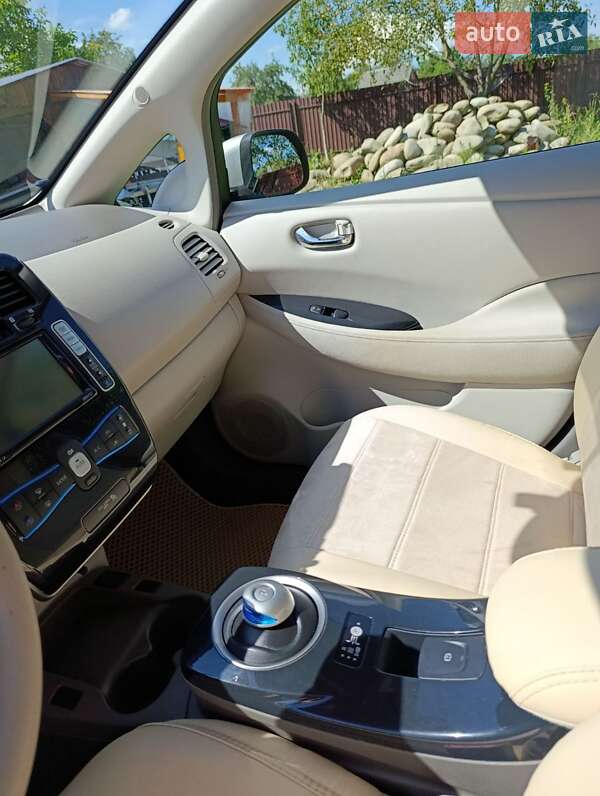 Хэтчбек Nissan Leaf 2011 в Коломые