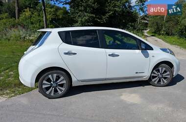 Хэтчбек Nissan Leaf 2013 в 