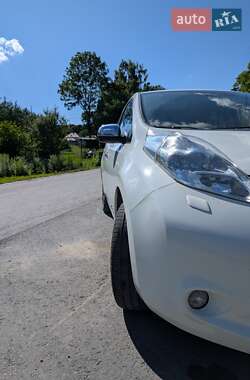 Хэтчбек Nissan Leaf 2013 в 