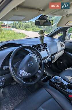 Хэтчбек Nissan Leaf 2013 в 