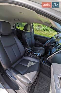 Хэтчбек Nissan Leaf 2013 в 