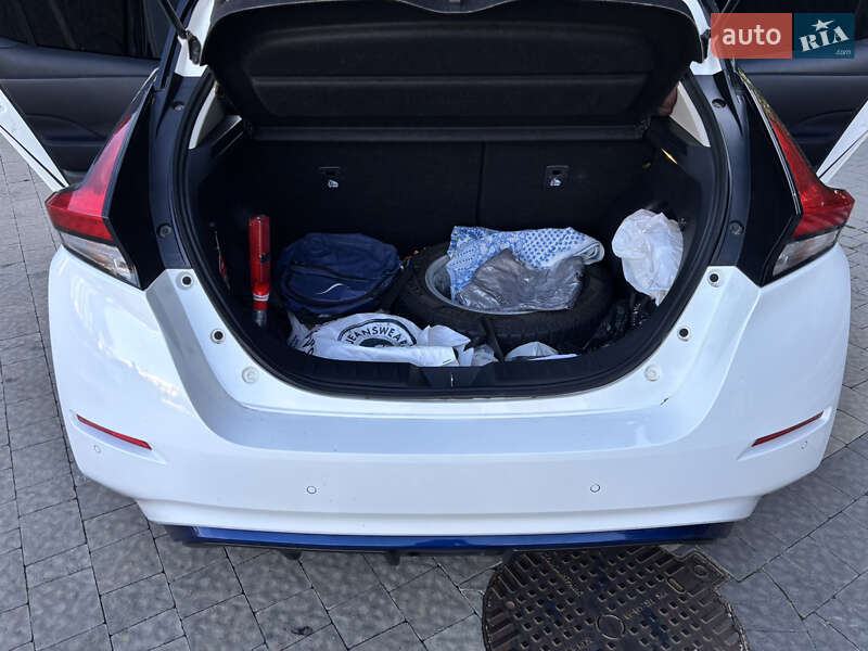 Хэтчбек Nissan Leaf 2021 в Ужгороде