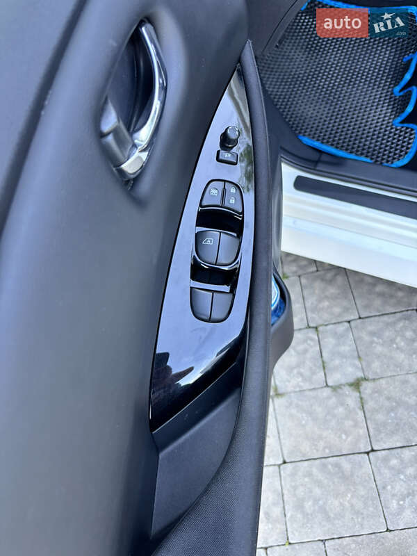 Хэтчбек Nissan Leaf 2021 в Ужгороде