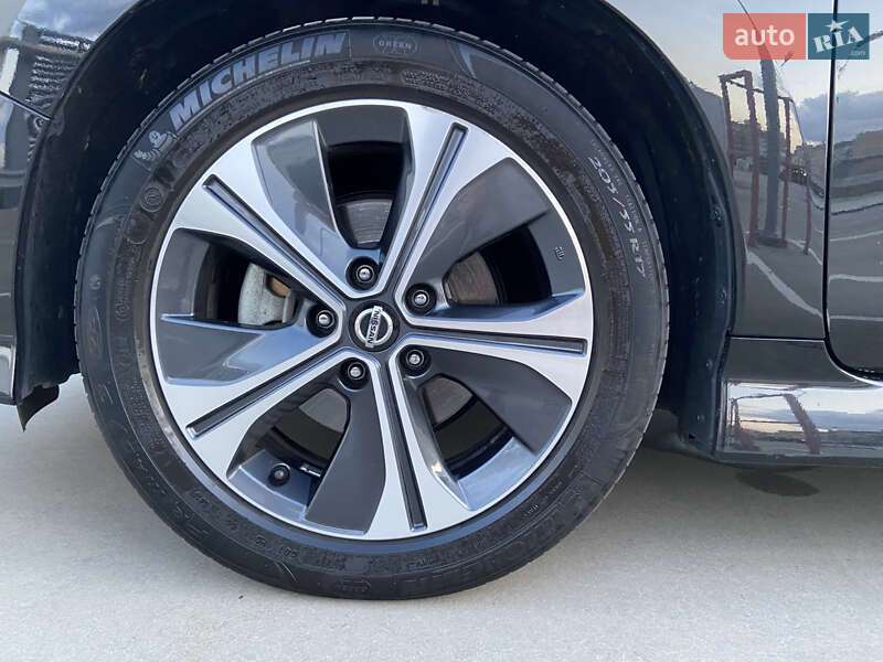 Хэтчбек Nissan Leaf 2018 в Киеве