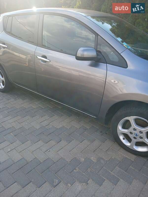 Хэтчбек Nissan Leaf 2014 в Черновцах