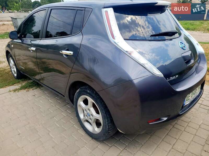 Хэтчбек Nissan Leaf 2013 в Днепре