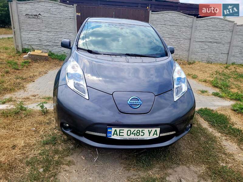 Хэтчбек Nissan Leaf 2013 в Днепре