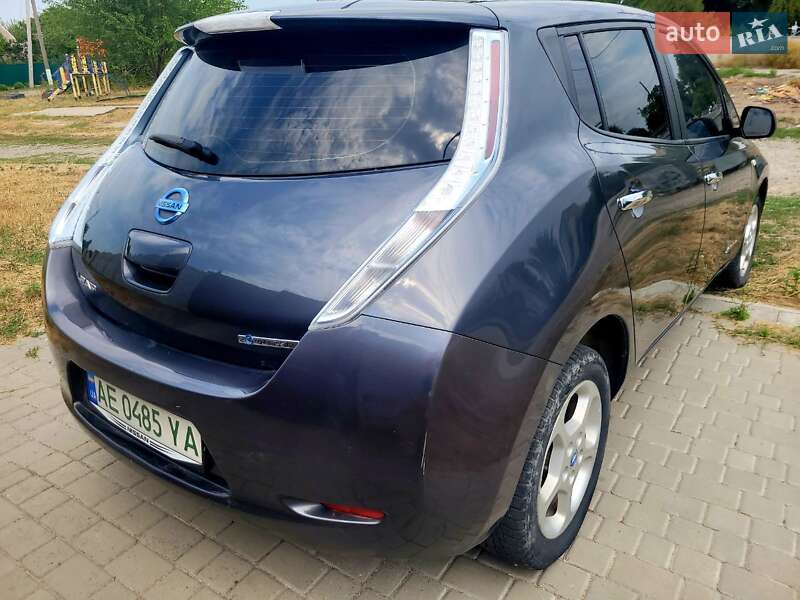 Хэтчбек Nissan Leaf 2013 в Днепре