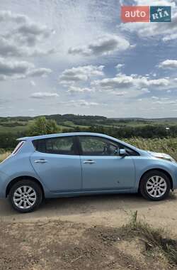 Хетчбек Nissan Leaf 2015 в Чернівцях