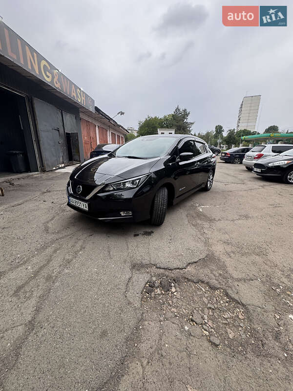 Хэтчбек Nissan Leaf 2018 в 