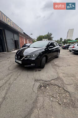 Хэтчбек Nissan Leaf 2018 в 