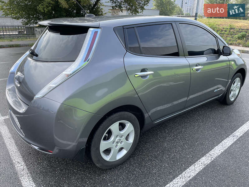 Хэтчбек Nissan Leaf 2015 в Киеве