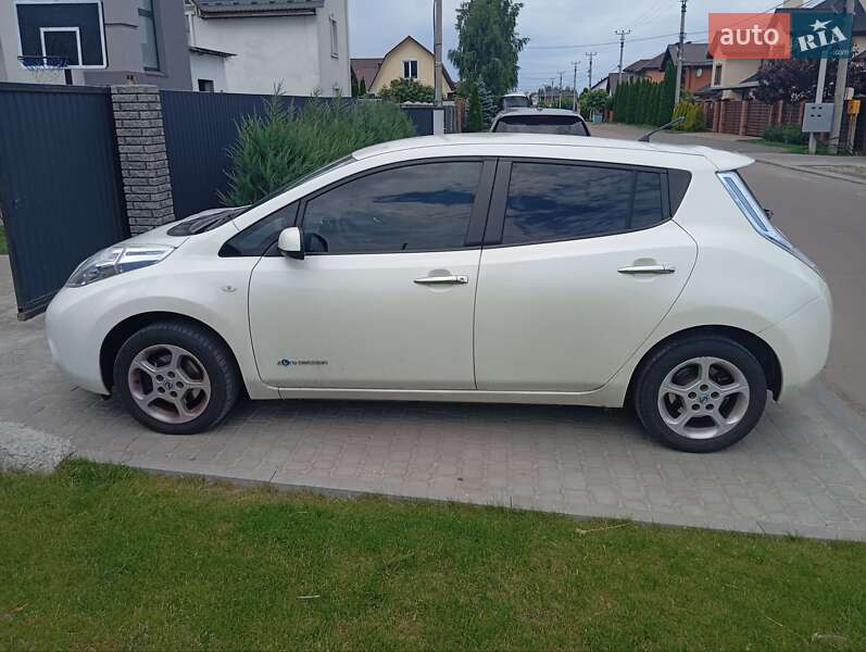 Хэтчбек Nissan Leaf 2011 в Киеве