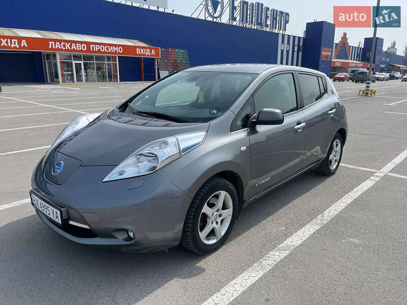 Хэтчбек Nissan Leaf 2016 в 