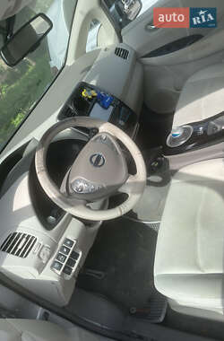 Хэтчбек Nissan Leaf 2013 в Львове