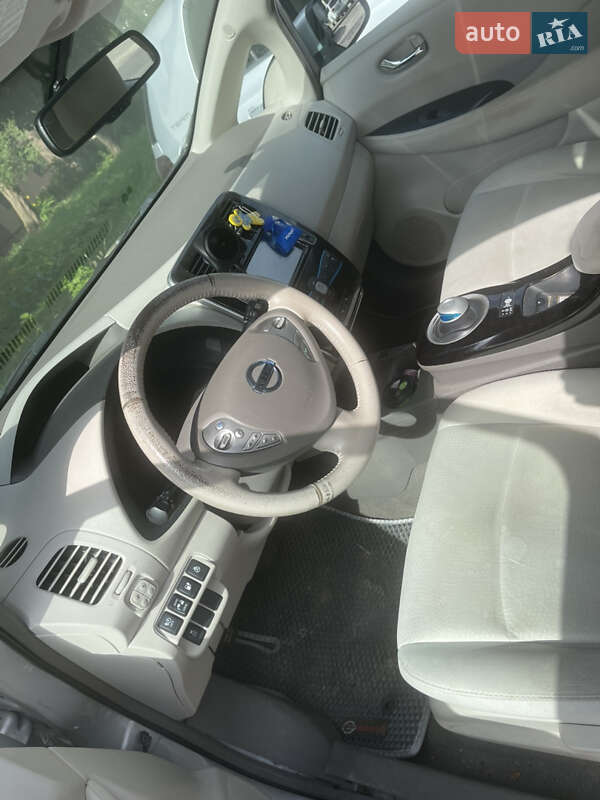 Хэтчбек Nissan Leaf 2013 в Львове