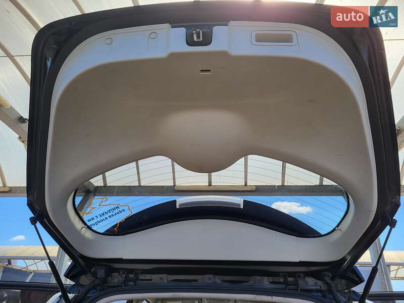 Хэтчбек Nissan Leaf 2014 в Киеве фото 105 Хэтчбек Nissan Leaf 2014 в Киеве