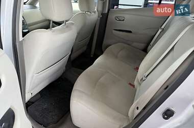 Хэтчбек Nissan Leaf 2012 в 