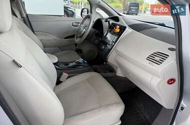 Хэтчбек Nissan Leaf 2012 в 