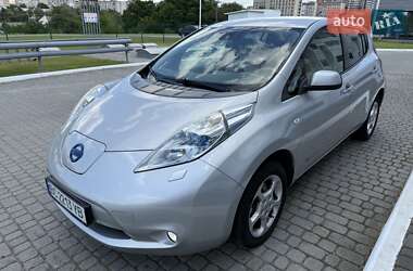 Хэтчбек Nissan Leaf 2012 в 
