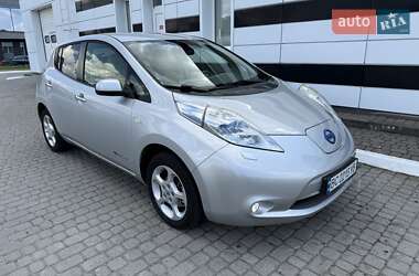 Хэтчбек Nissan Leaf 2012 в 