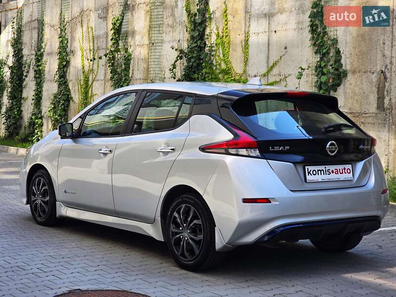 Хэтчбек Nissan Leaf 2018 в Хмельницком