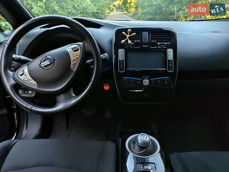 Хетчбек Nissan Leaf 2014 в Тетієві